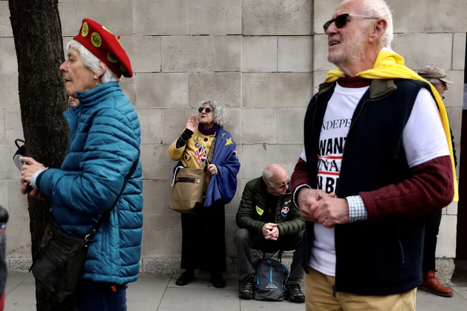 Milhares de britânicos pedem um segundo referendo para o Brexit