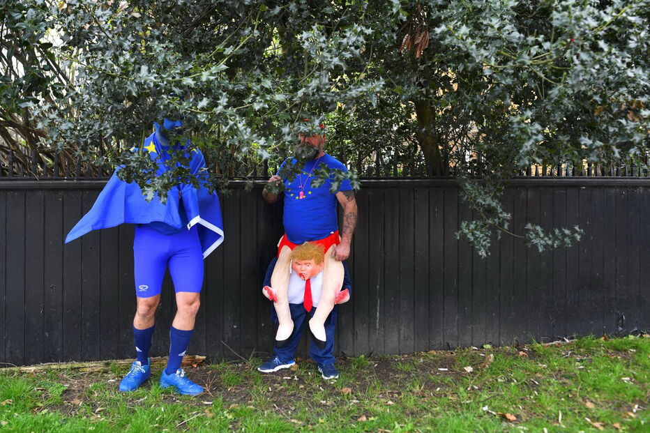 Milhares de britânicos pedem um segundo referendo para o Brexit