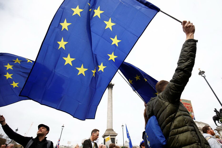 Milhares de britânicos pedem um segundo referendo para o Brexit