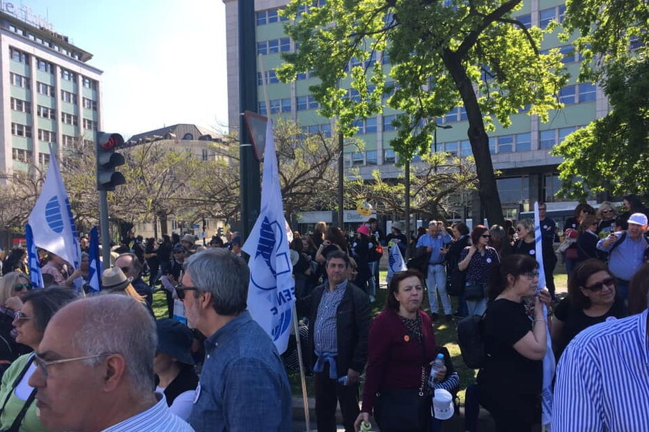 Milhares de professores saem às ruas de Lisboa em forma de protesto