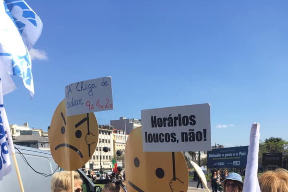 Milhares de professores saem às ruas de Lisboa em forma de protesto
