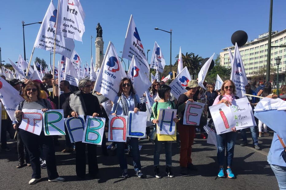 Milhares de professores saem às ruas de Lisboa em forma de protesto