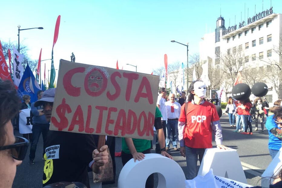 Milhares de professores saem às ruas de Lisboa em forma de protesto