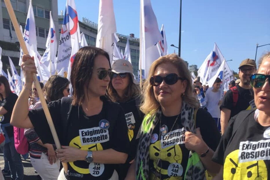 Milhares de professores saem às ruas de Lisboa em forma de protesto