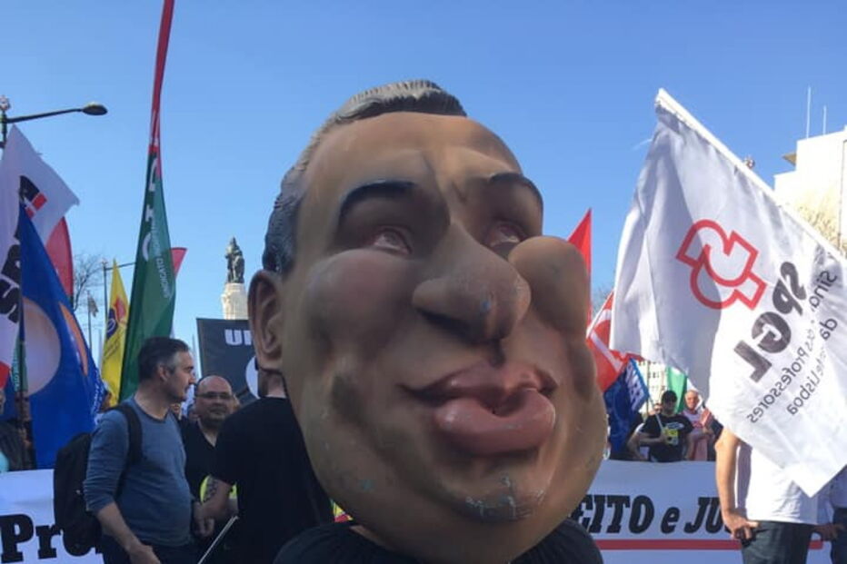 Milhares de professores saem às ruas de Lisboa em forma de protesto