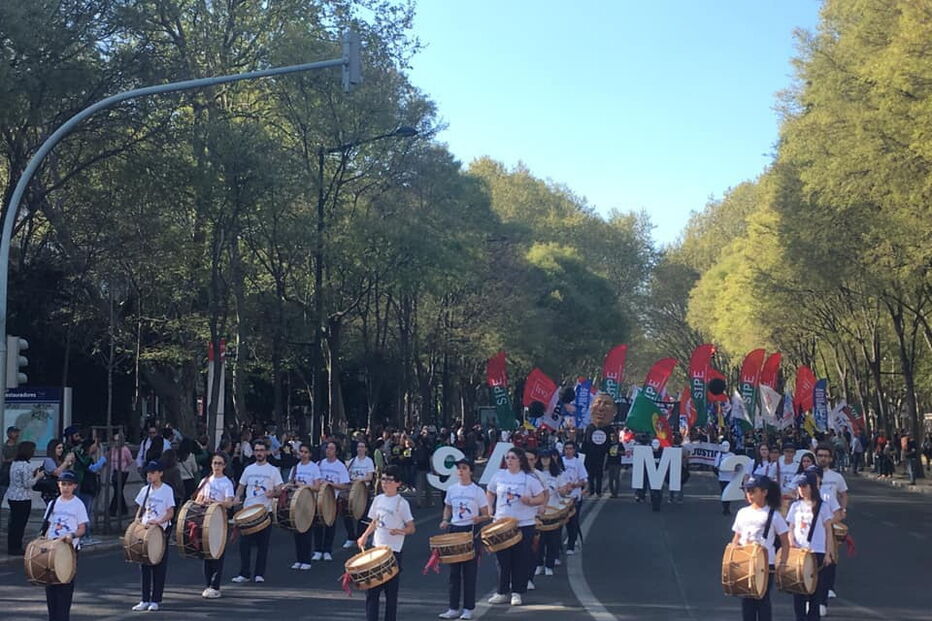 Milhares de professores saem às ruas de Lisboa em forma de protesto