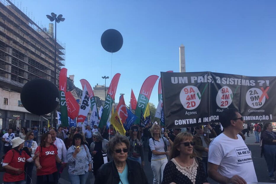 Milhares de professores saem às ruas de Lisboa em forma de protesto