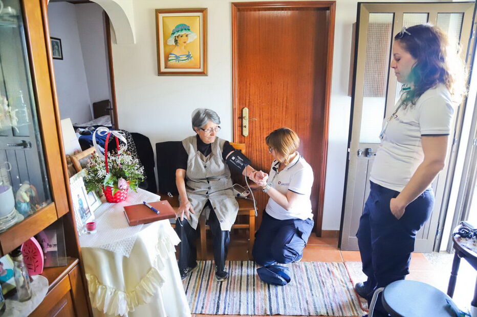 Unidade móvel de Saúde presta apoio a que sofreu com o fogo de Monchique, no verão de 2018