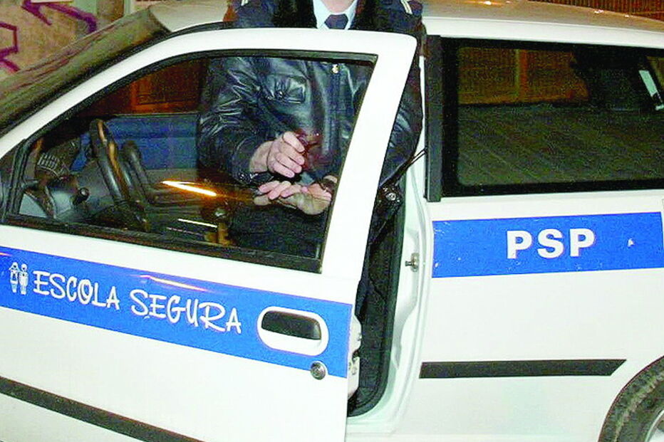 Patrulha do programa Escola Segura, da PSP