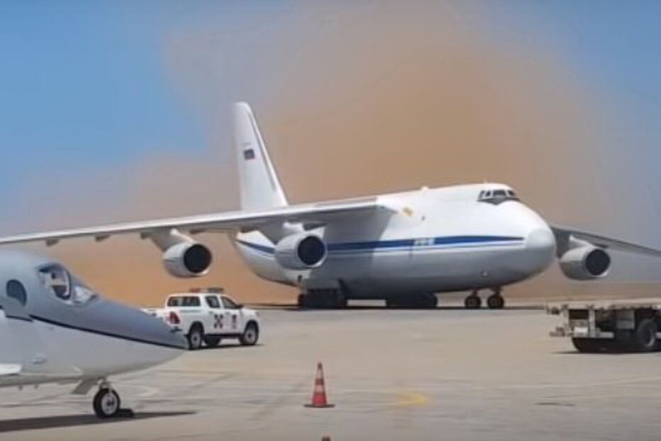 Dois aviões da Força Aérea russa com cerca de 100 militares chegaram à Venezuela