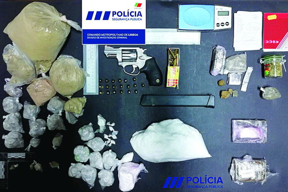 Droga e arma apreendidas pela PSP 