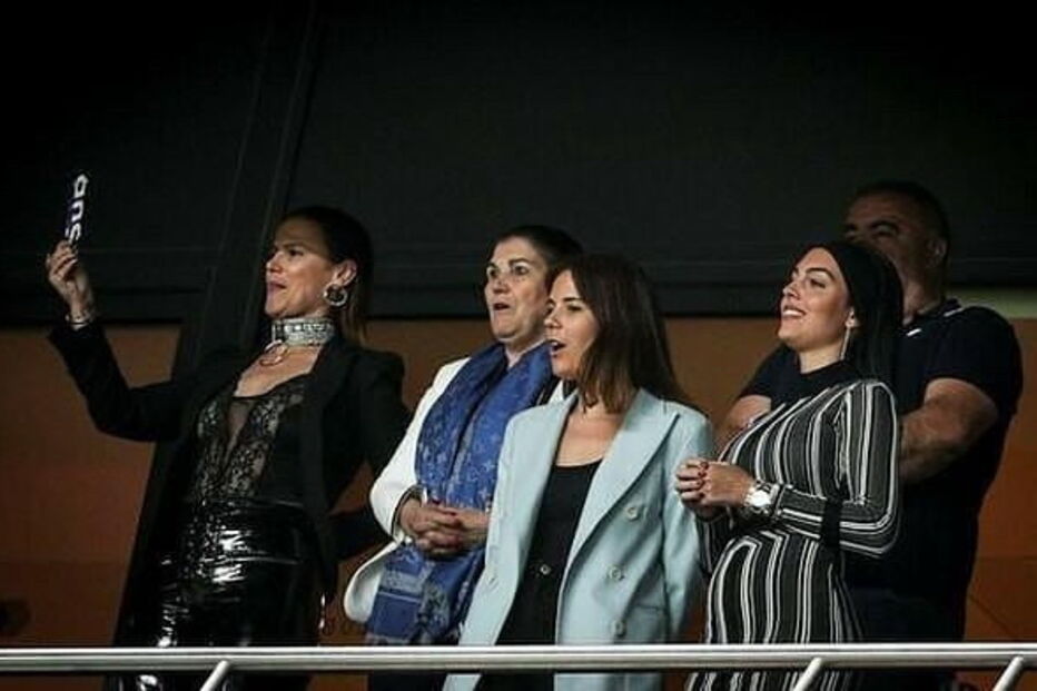 Barriga inchada de Georgina dá azo a rumores de gravidez