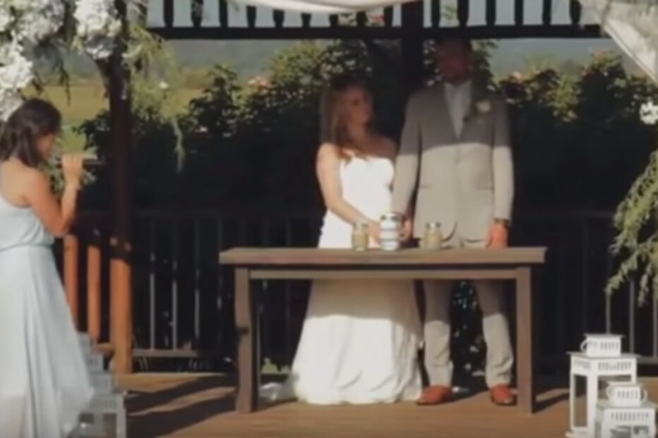 cai durante casamento