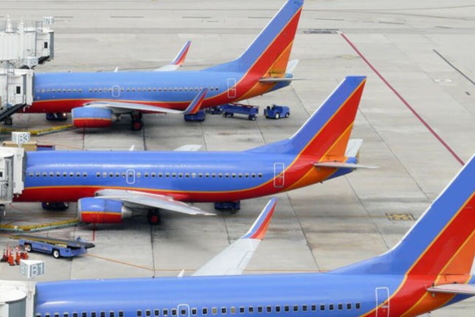 Boeing 737 aterra de emergência na Florida devido a falha técnica