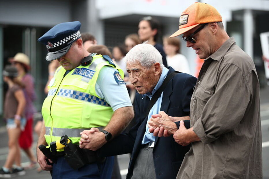 com 95 anos participa em marcha contra racismo