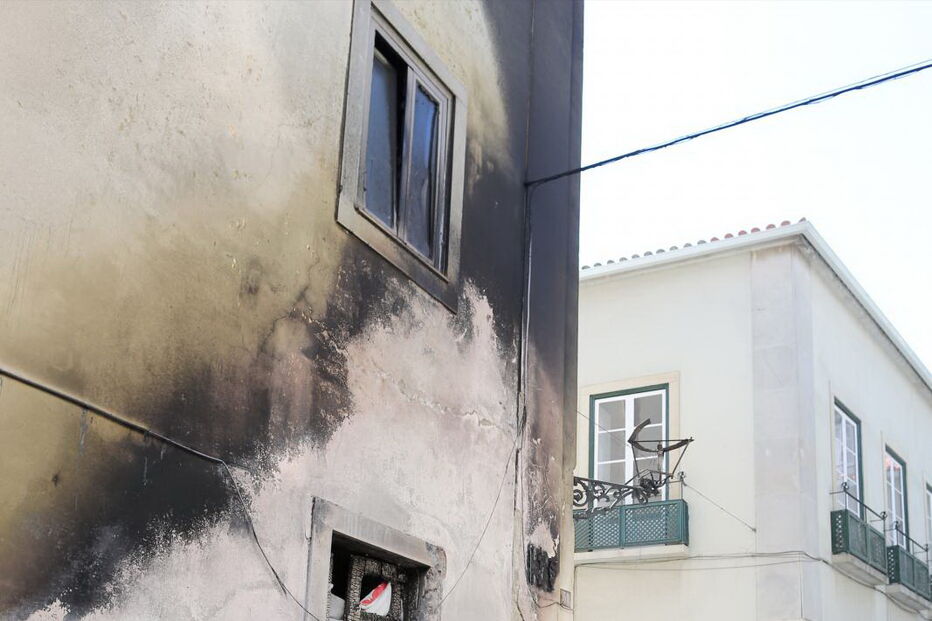 Carros queimados durante a madrugada em Lisboa