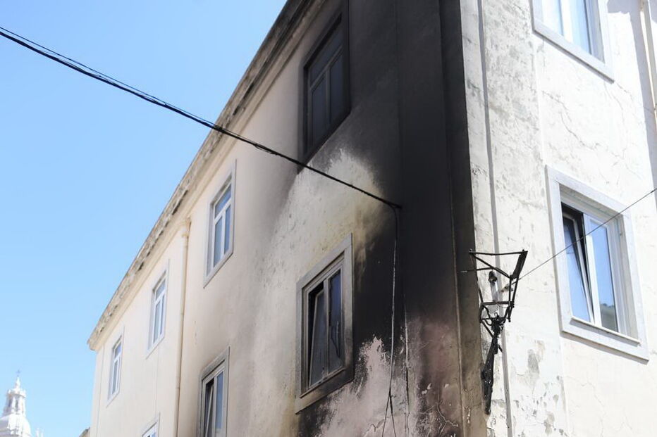 Carros queimados durante a madrugada em Lisboa