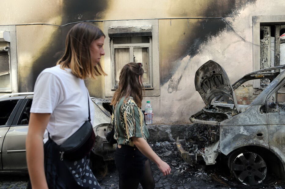 Carros queimados durante a madrugada em Lisboa