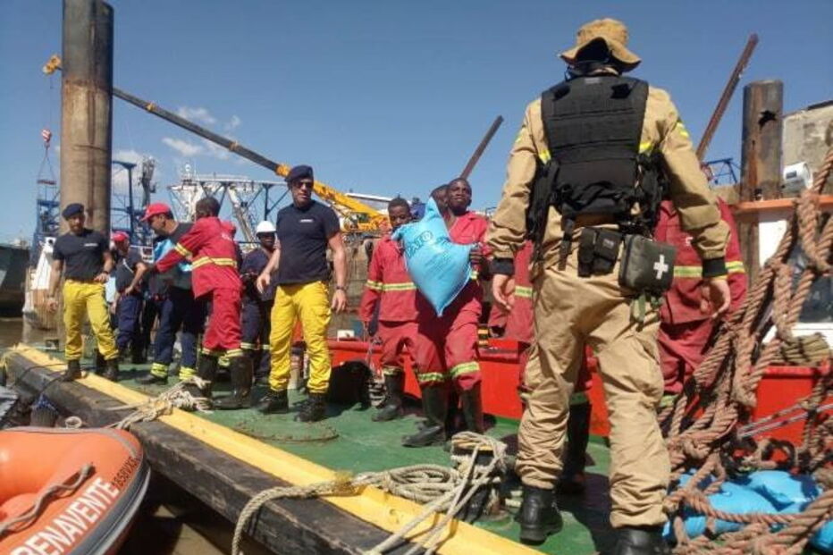 INEM partilha imagens de bombeiros e GNR a prestar ajuda na Beira