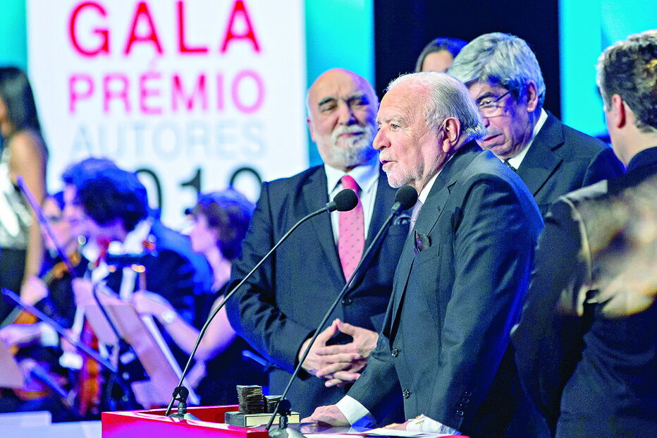Manuel Alegre viu o seu percurso literário premiado pela Sociedade Portuguesa de Autores com o prémio Vida e Obra    