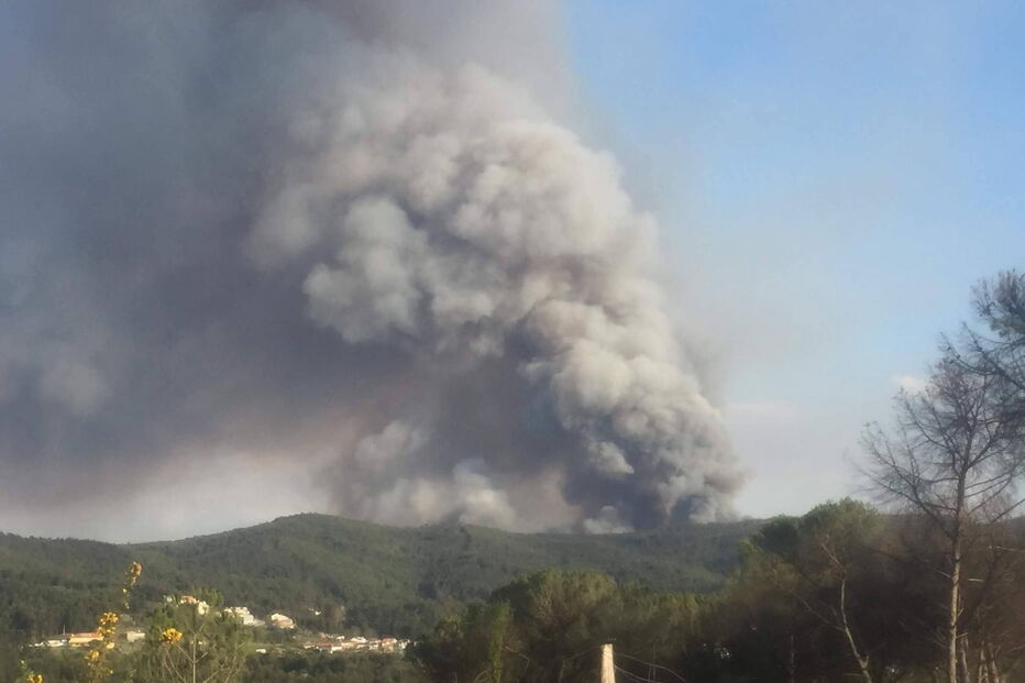 Fogo em Castelo de Paiva evoluiu para Arouca