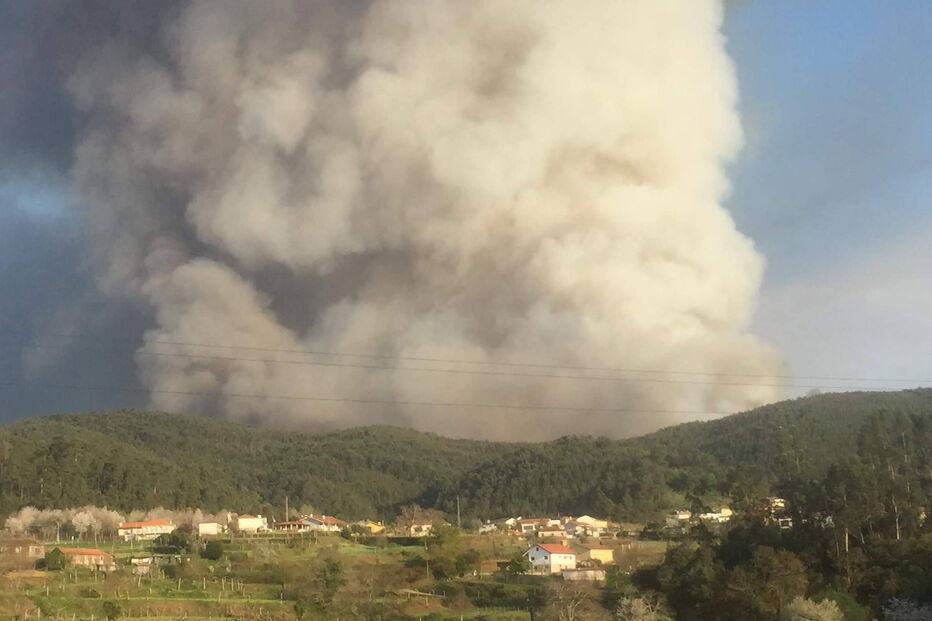 Fogo em Castelo de Paiva evoluiu para Arouca