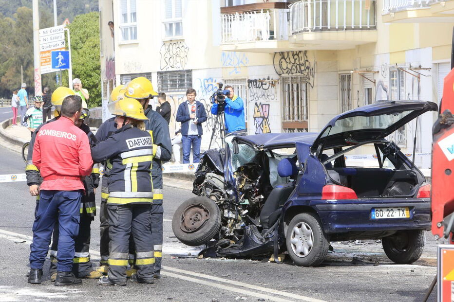 Violenta colisão frontal mata jovem e corta Avenida Marginal na Cruz Quebrada