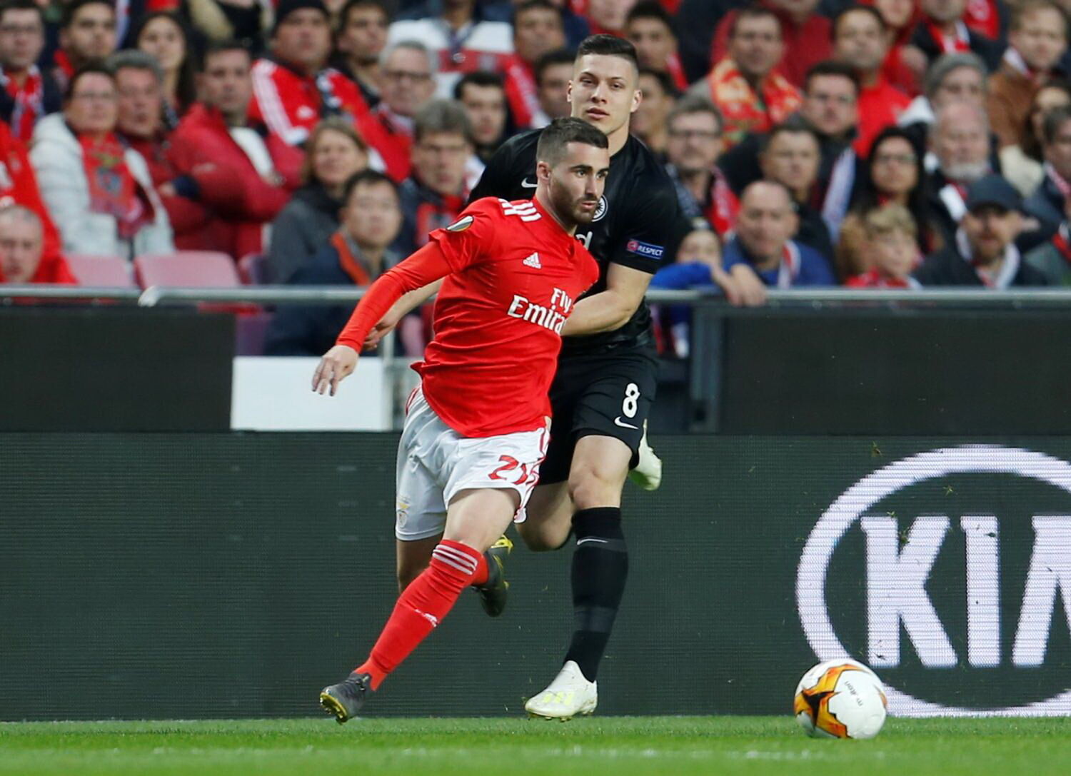 Benfica Vence Eintracht Frankfurt Por Quatro Bolas A Duas Na Primeira ...