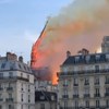 Vídeo mostra o momento em que o pináculo da catedral de Notre-Dame caiu
