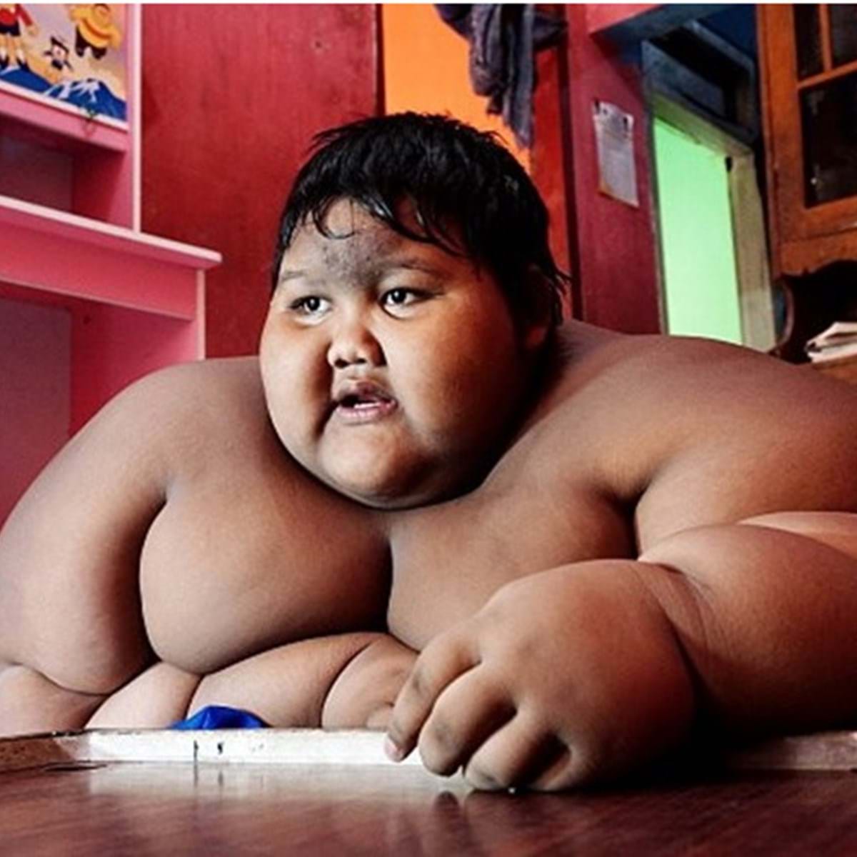 Покажи толстого мальчика. Самый толстый ребенок в мире. Толстый подросток мальчик.