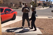 Pai obriga filho a destruir consola por tirar más notas na escola