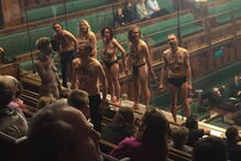 Manifestantes na câmara dos comuns 