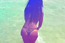 Rita Pereira exibe bumbum nas férias