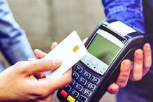 Dados dos cartões usados para colocar dinheiro numa conta no Chipre 