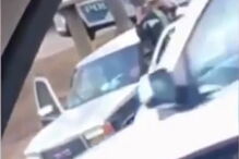 Vídeo mostra criança a entregar à polícia depois de ver os pais a serem detidos