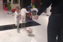 Filho mais novo de Cristiano Ronaldo já mostra dotes para o futebol