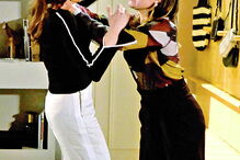 Mafalda Luís de Castro e Anabela Teixeira durante cena de 'Alguém Perdeu'