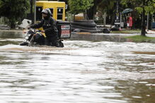 Inundações provocam caos nas ruas do Rio de Janeiro