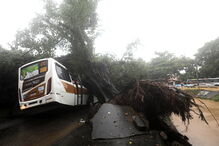 Inundações provocam caos nas ruas do Rio de Janeiro