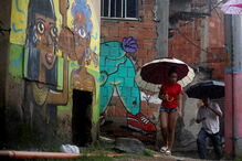 Inundações provocam caos nas ruas do Rio de Janeiro