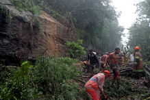 Inundações provocam caos nas ruas do Rio de Janeiro