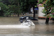 Inundações provocam caos nas ruas do Rio de Janeiro