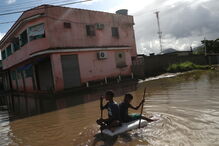 Chuva intensa inunda o Rio de Janeiro no Brasil  