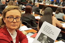 Humorista condenado após rasgar e esfregar nos órgãos genitais carta de deputada 