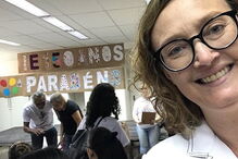Humorista condenado após rasgar e esfregar nos órgãos genitais carta de deputada 
