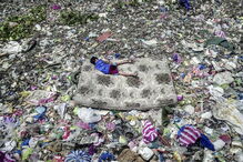 A criança que Mário Cruz apanhou no rio Pasig