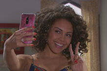 “Vai fazer tudo para aparecer”, diz Jacira Araújo sobre personagem em 'Alguém Perdeu' 