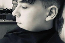 Mãe chora morte do filho de 13 anos encontrado inconsciente em parque