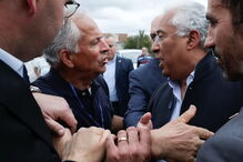 António Costa recebido em Gaia por protesto ruidoso dos lesados