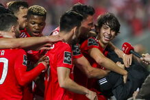 João Félix marca golo e corre para celebrar com o irmão mais novo